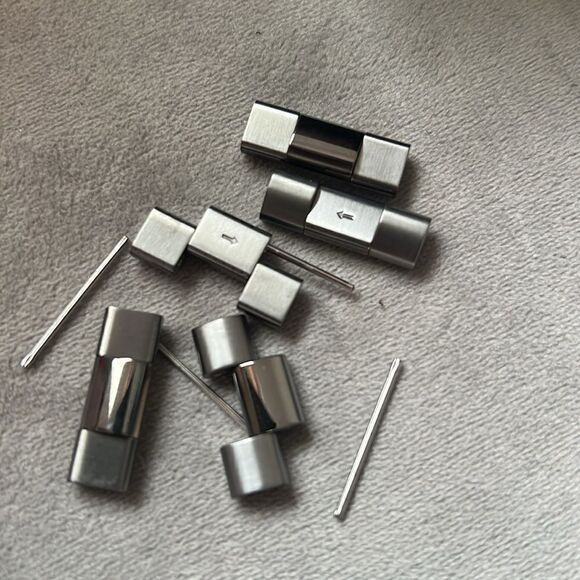 NEW Michael Kors Watch Links - Gunmetal - 5 Links 5 Pins with Large Leather Box - Picture 2 of 5